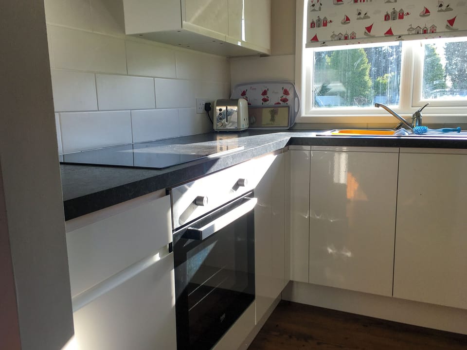 Kitchen | 306 Norton Park, Norton Park
