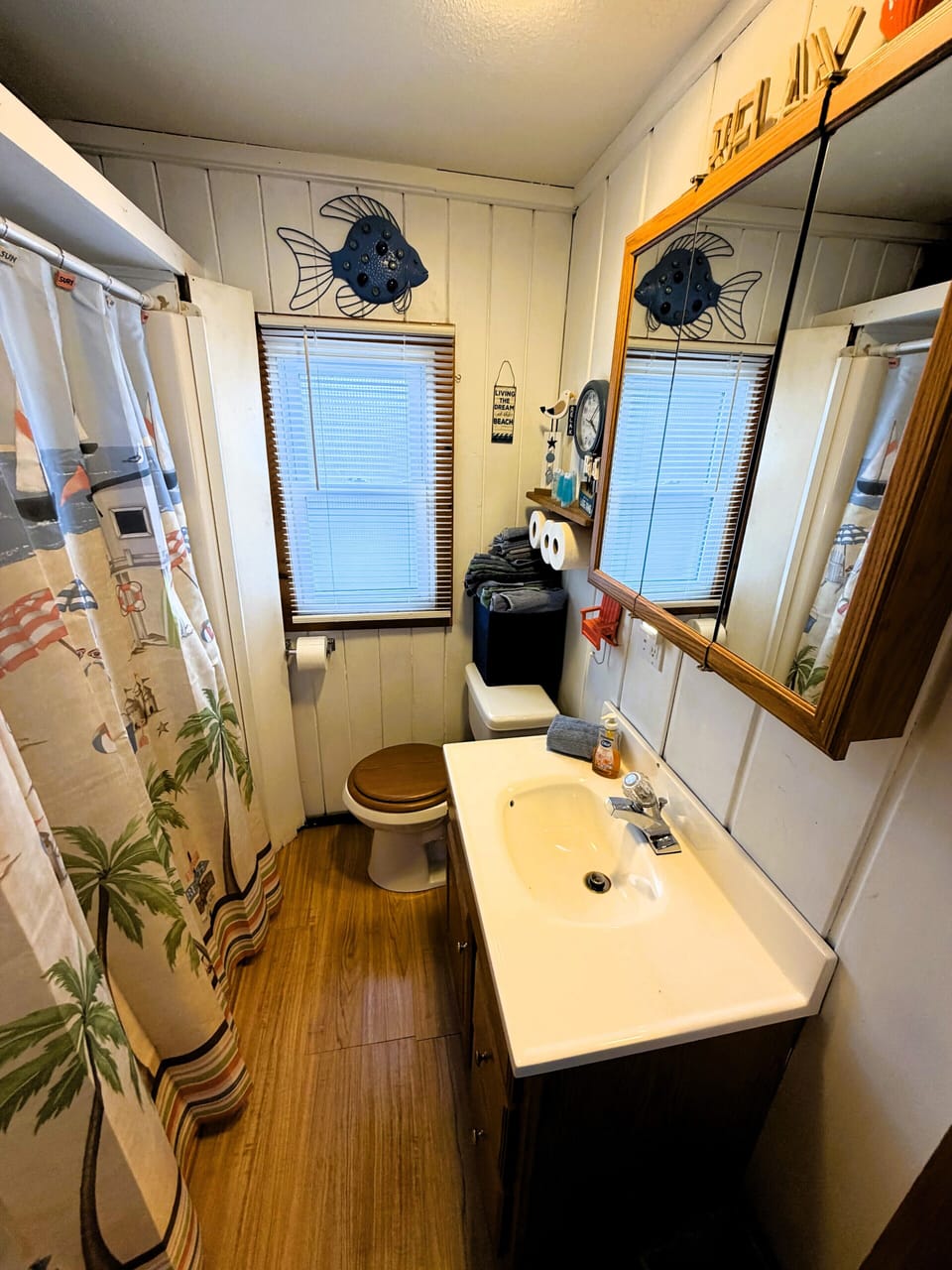 Full bathroom with tub/shower.