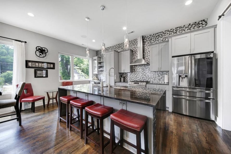 Sit up at the breakfast bar with seating for 4 along the large kitchen island. The perfect place to enjoy your breakfast bowls in the morning or perhaps keep your family chef entertained whilst they cook up a feast!