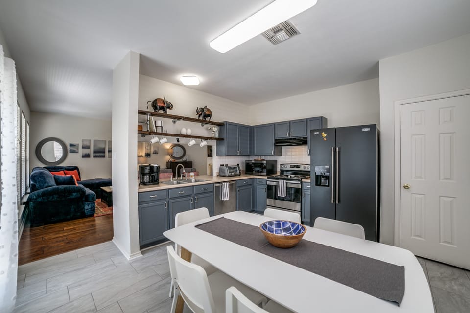 Open areas to cook, eat and enjoy conversation. 