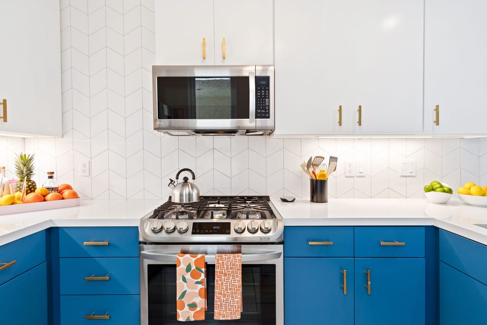 A gas range and microwave are ready for all your cooking needs.