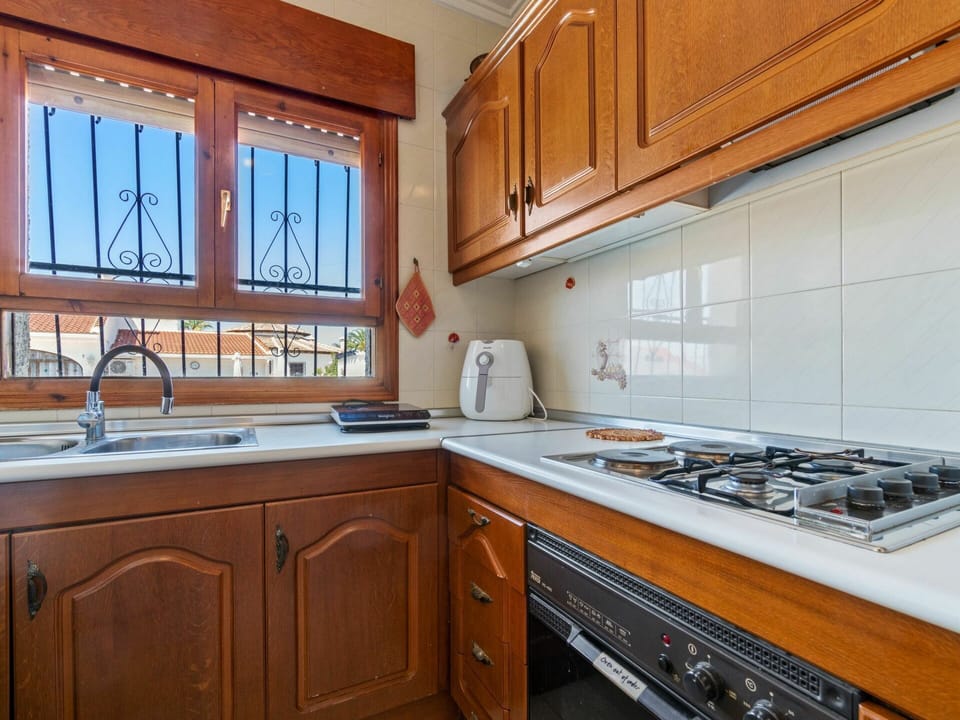 Cabinetry, Countertop, Kitchen Sink, Property, Sink, Kitchen, Kitchen Appliance, Wood, Tap, Home Appliance