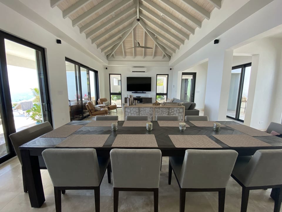 Gaia's Pearl's Wall to wall windows makes for bright, breezy casual living.