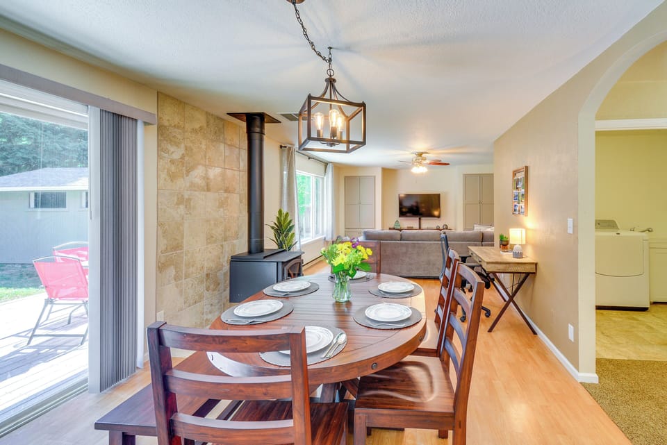 Dining Table | Dishware & Flatware Provided