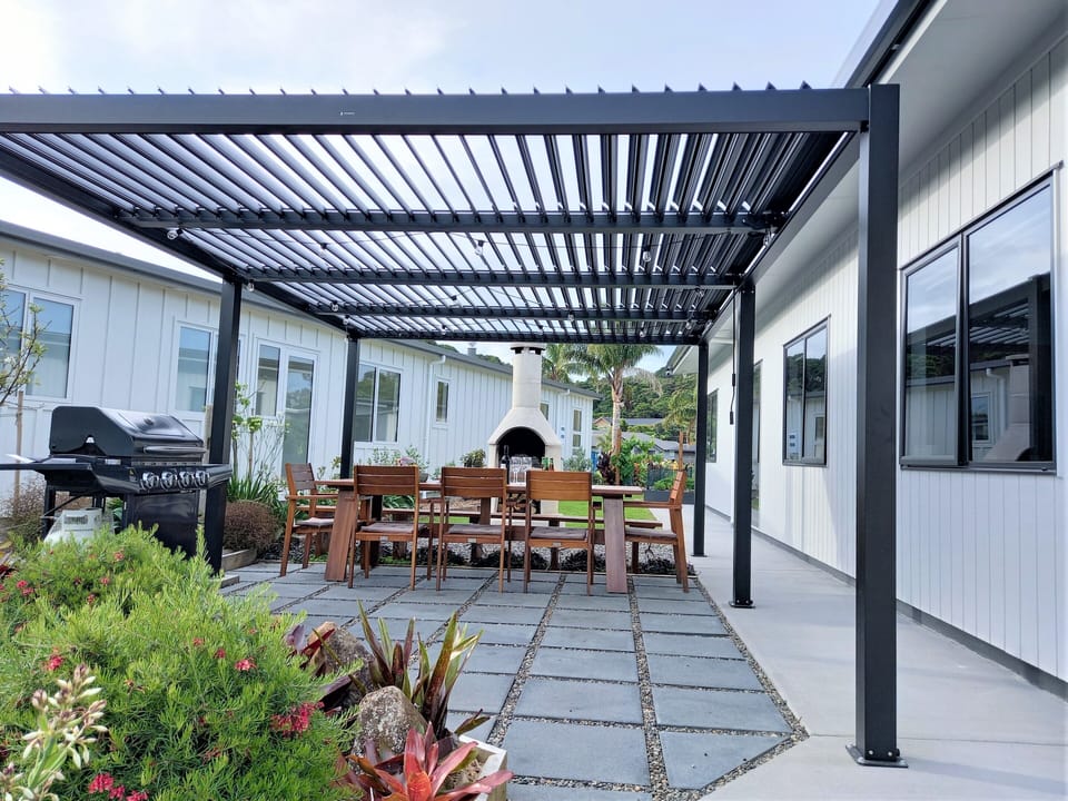 Back patio, dining & BBQ