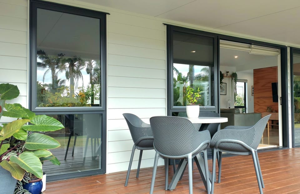 Front Deck, enjoy your morning coffee & breakfast in the sunshine