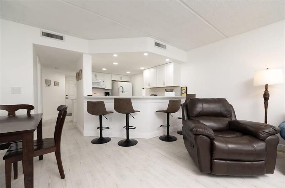 Kitchen bar