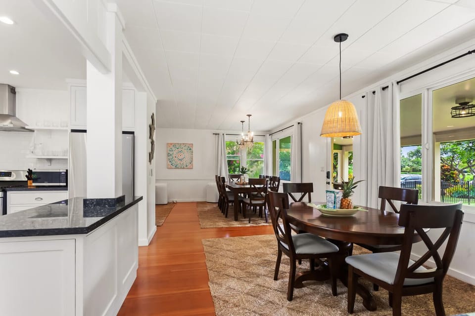 Dual dining area