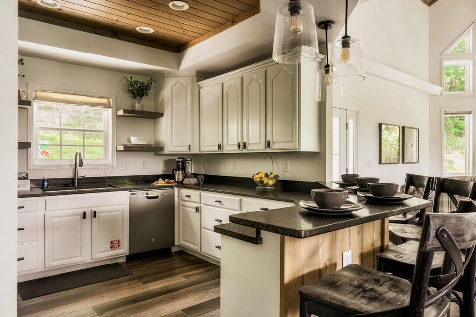 A beautiful fully stocked kitchen with everything you could possibly need!
