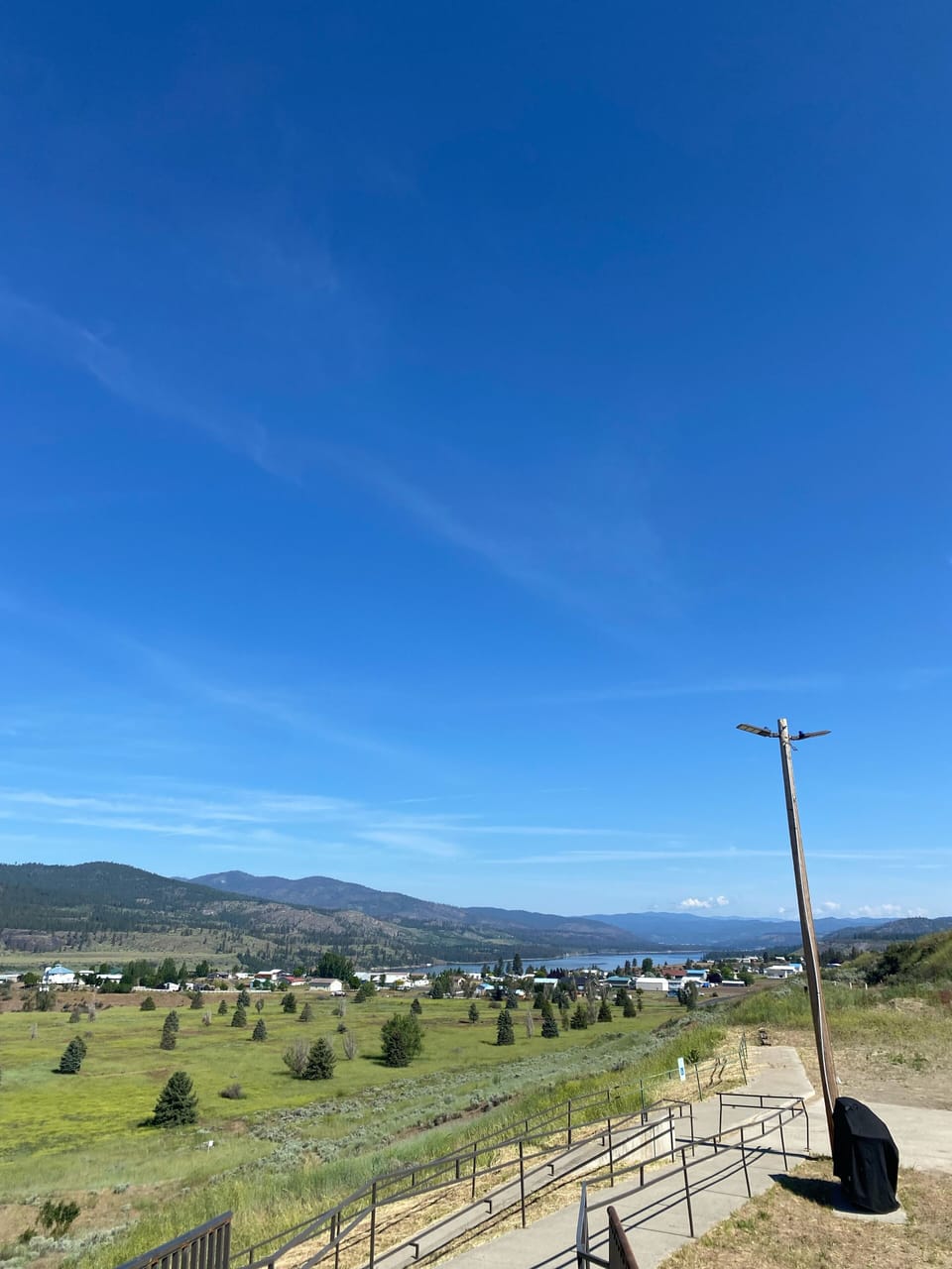The direction in which the rivers come in to make lake Roosevelt 
