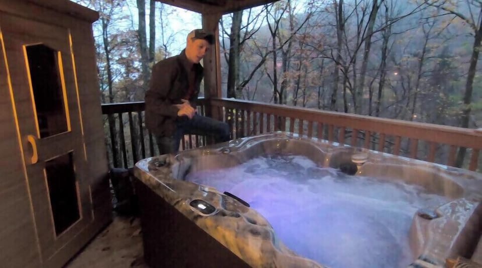 Sauna and hot tub plus Owner 