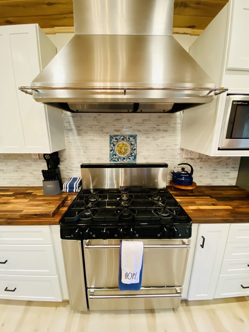 Oversized gas range