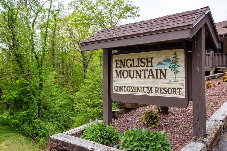 Entrance to the beautiful English Mountain Resort
