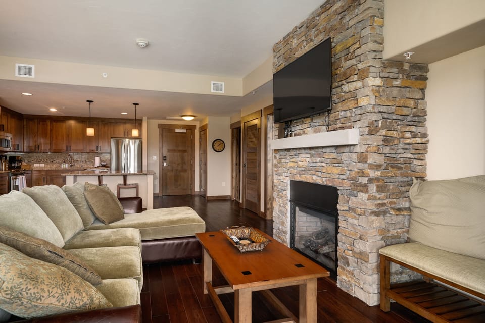 Walk right into an open living space, complete with hardwood floors and modern furnishings!