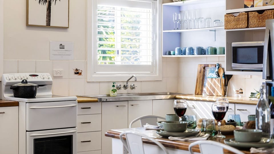 Beach Bungalow | Kitchen | Microwave | Stove | Hand wash