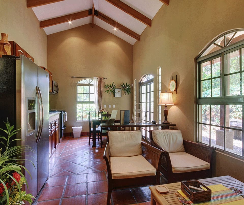 1 bedroom/1 bath full furnished villas. A/C and fiber optic internet