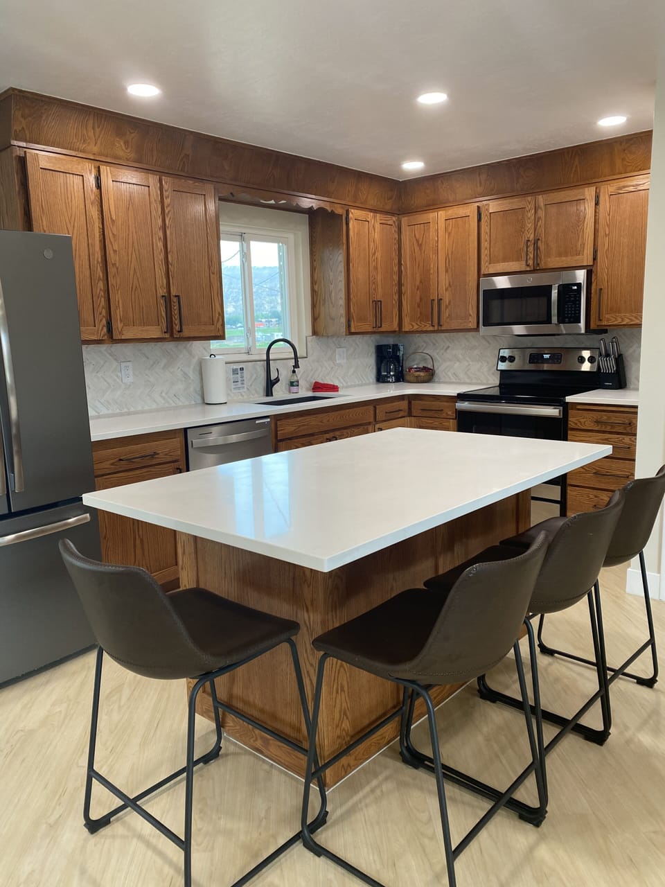 Full kitchen 