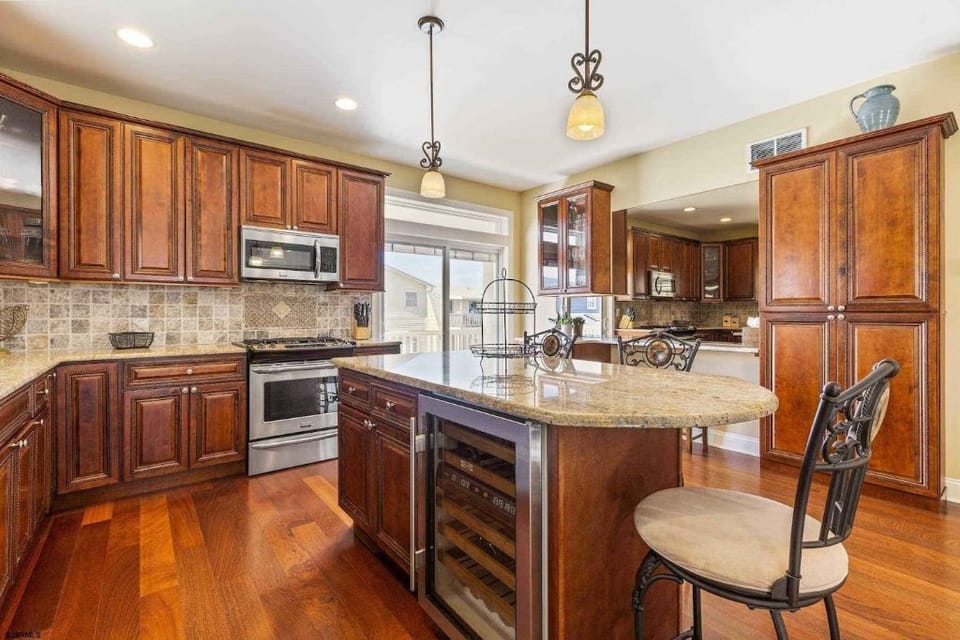 Well stocked kitchen with everything you need to make some amazing meals