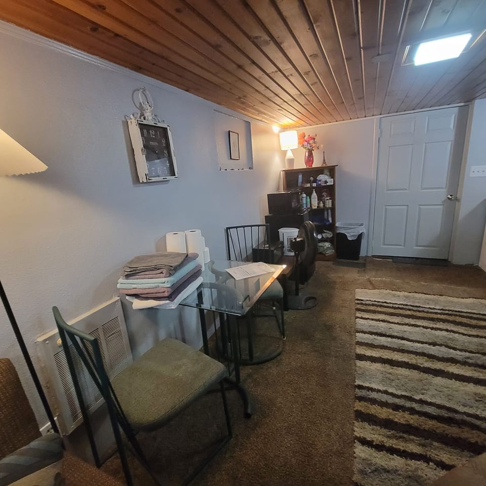 dinning area kitchenette 