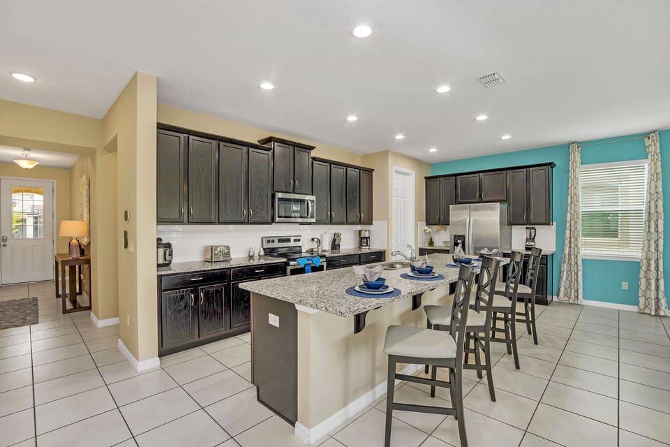 Fully furnished kitchen. Think of an appliance at it is here. 