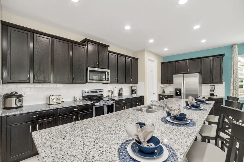 furnished kitchen for large family hosting. 