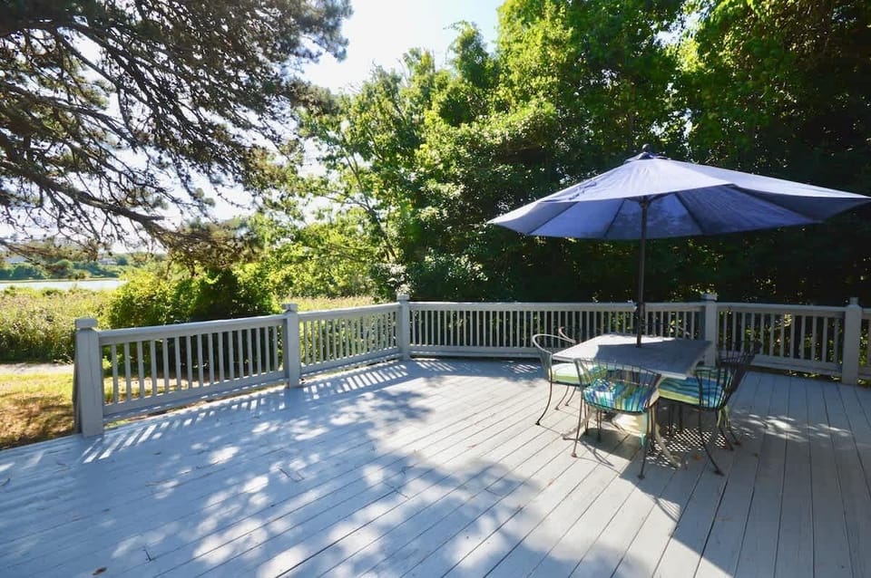 Tranquil and private setting with nice views of Town Cove