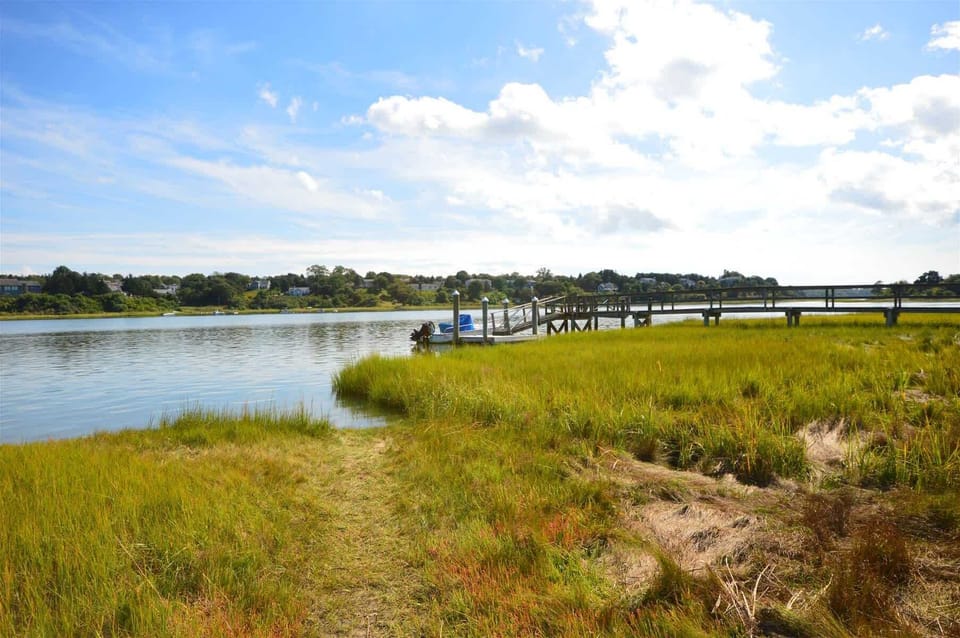 Easy water access for kayak or paddle board launch - 2 kayaks included