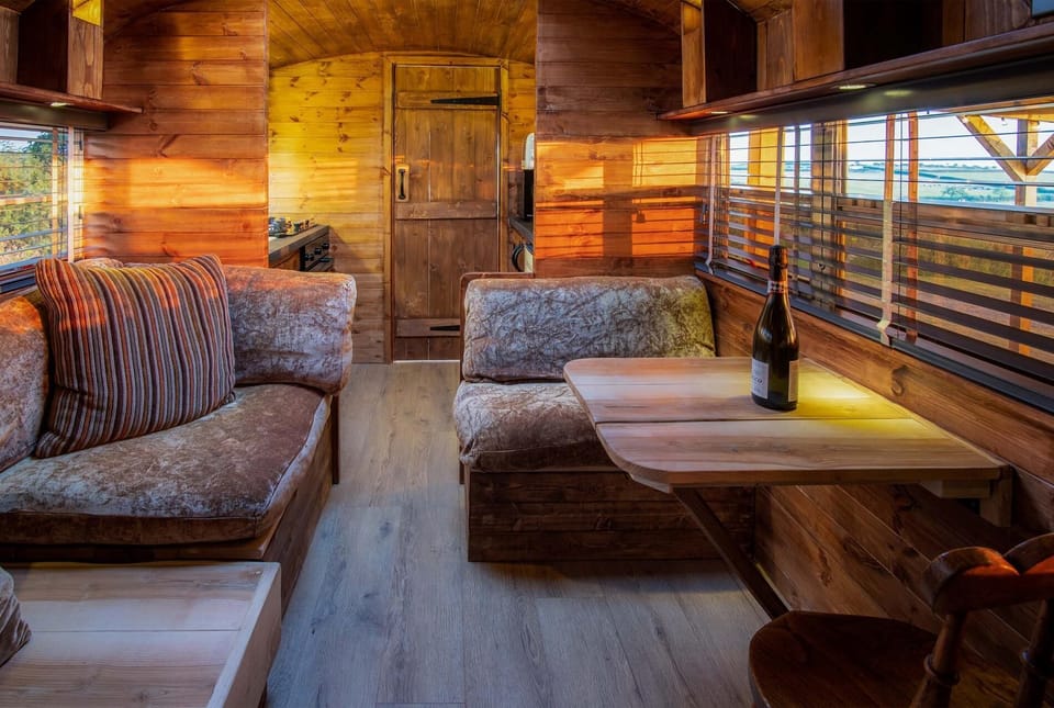 American School Bus - 1 Bedroom  - Blossom Farm - Tiers Cross (20654)