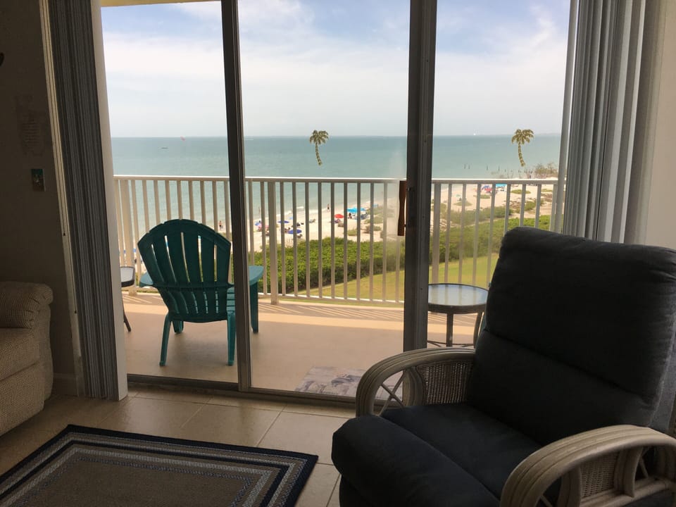 Dining room table view 😎