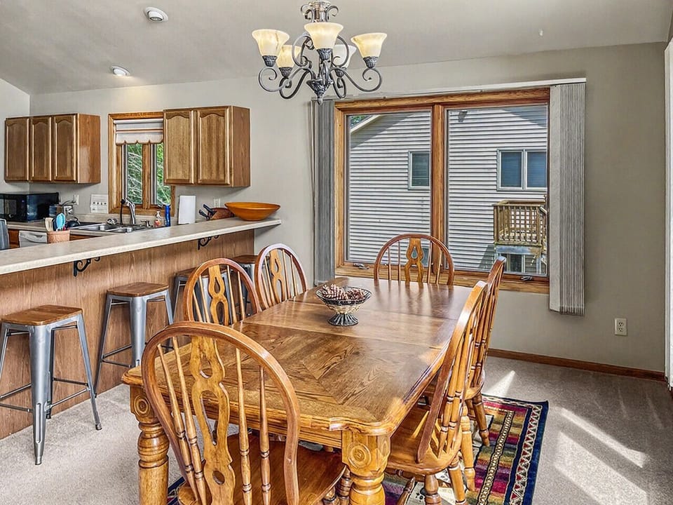 Kitchen - Lower Level Breakfast Table