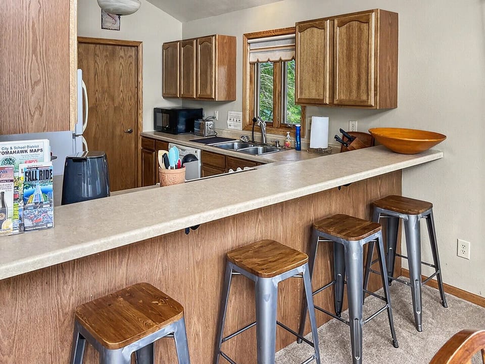 Kitchen - Lower Level Breakfast Bar