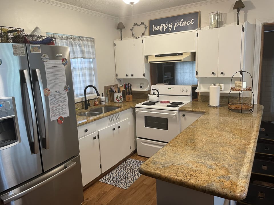 Full kitchen