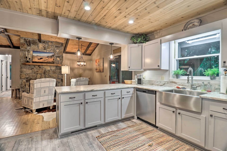 Fully Equipped Kitchen | Ice Maker | Microwave