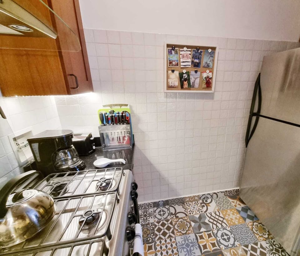 Fully equipped kitchen with a 6-burner stove