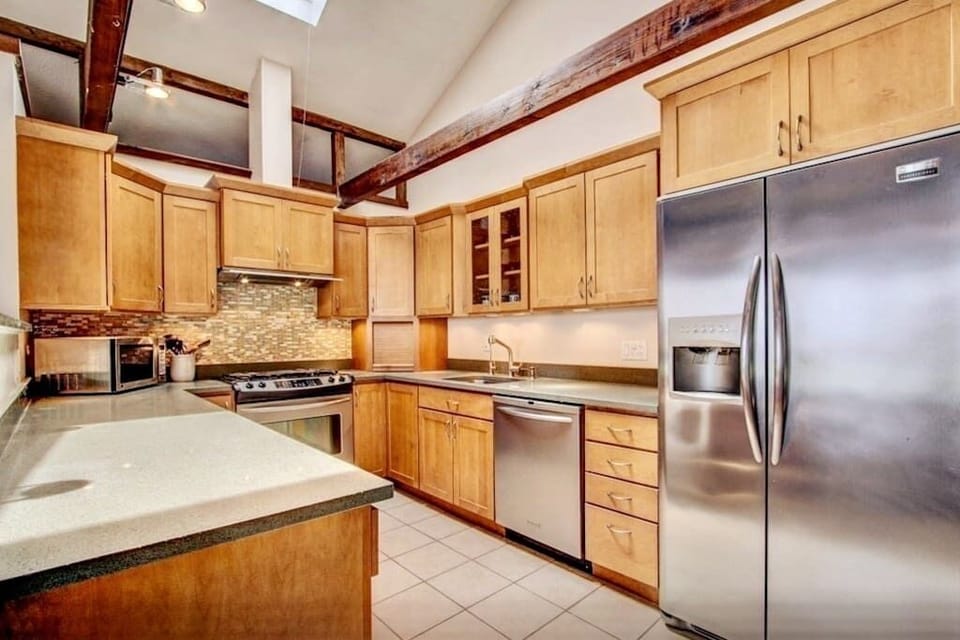 Large kitchen overlooking the ocean.  Beautiful view of the ocean right from the kitchen.  Amazing views of sunrise when cooking for preparing food or drinks.