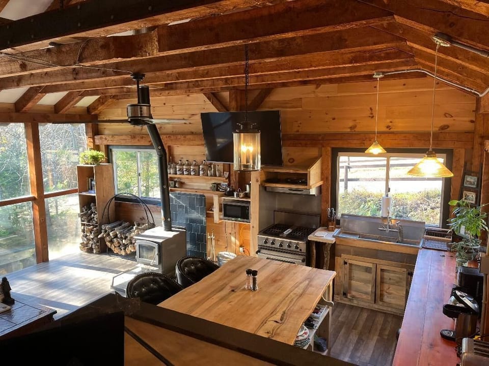 Basecamp common lounge kitchen accessible 24/7 to Glamping guests only