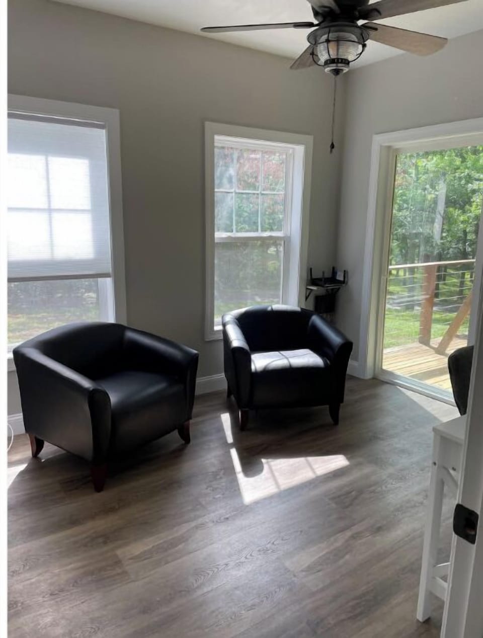 Sunroom - Enjoy fiber optic WIFI throughout vacation home.