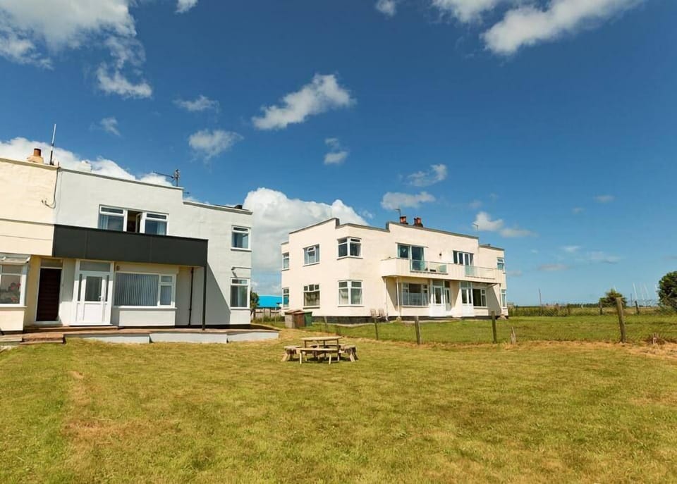 Get off-the-grid and chill in the back garden space which leads onto Wilsthorpe Beach.