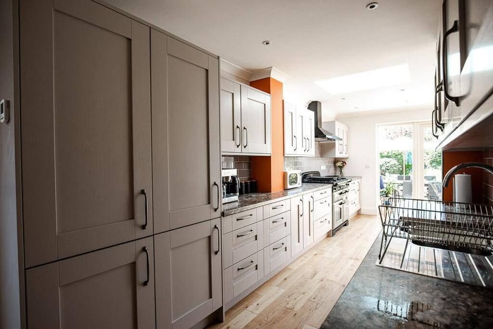 Fantastic kitchen space, with gas hob, fan oven and griddle pan.