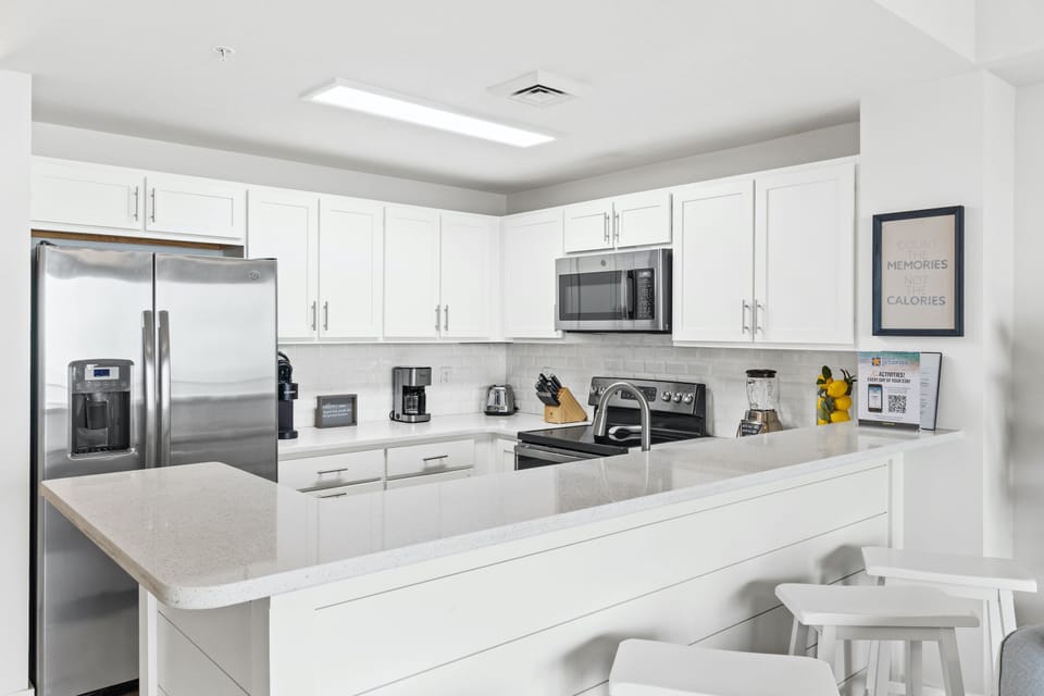 Kitchen with Breakfast Bar