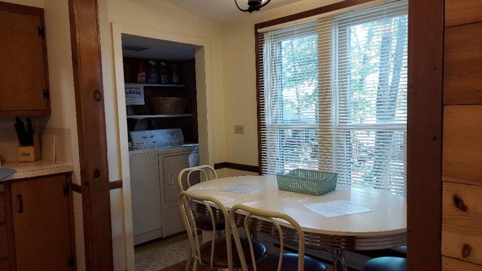 Kitchennette & laundry