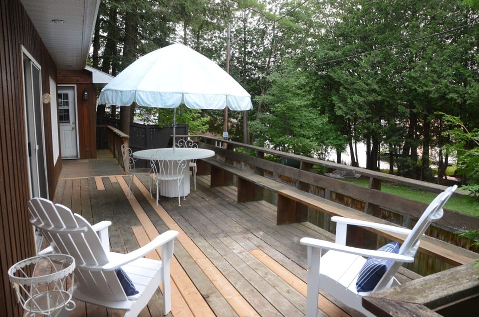 Large deck with southwest exposure and lovely river views.