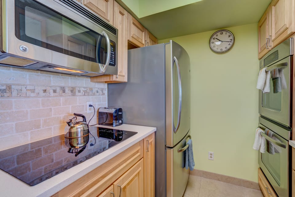 Kitchen with wall oven and cooktop