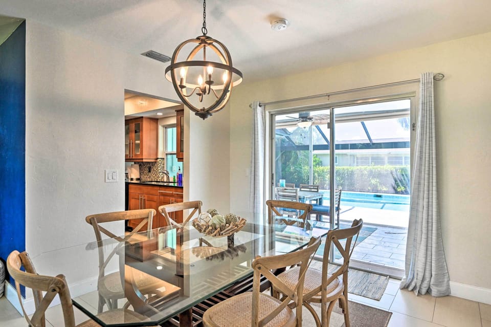 Dining Room | Dishware/Flatware Provided