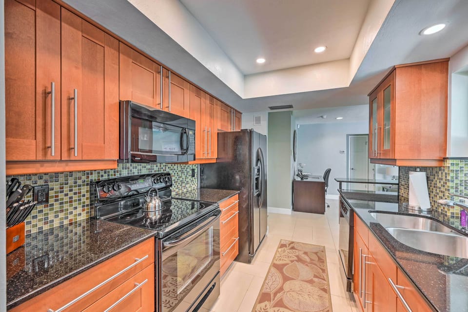 Kitchen | Drip Coffee Maker | Knife Set | Paper Towels/Trash Bags Provided