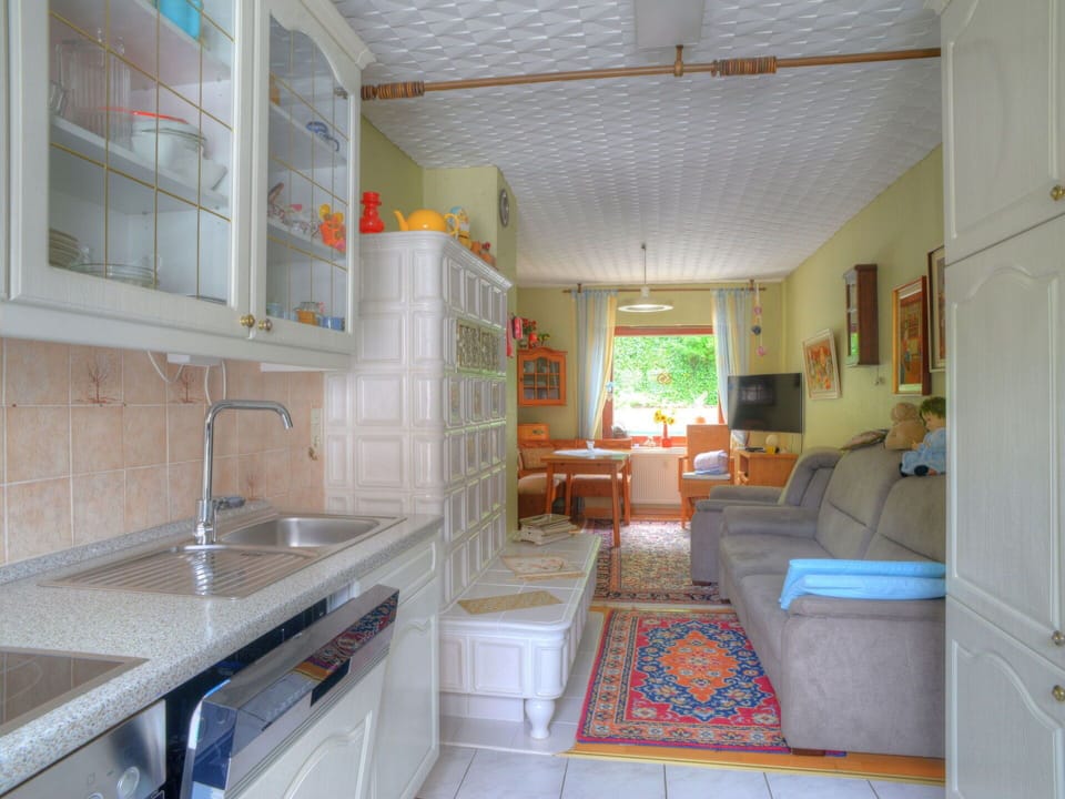 Sink, Kitchen Sink, Property, Cabinetry, Countertop, Plumbing Fixture, Tap, Building, Interior Design, Kitchen