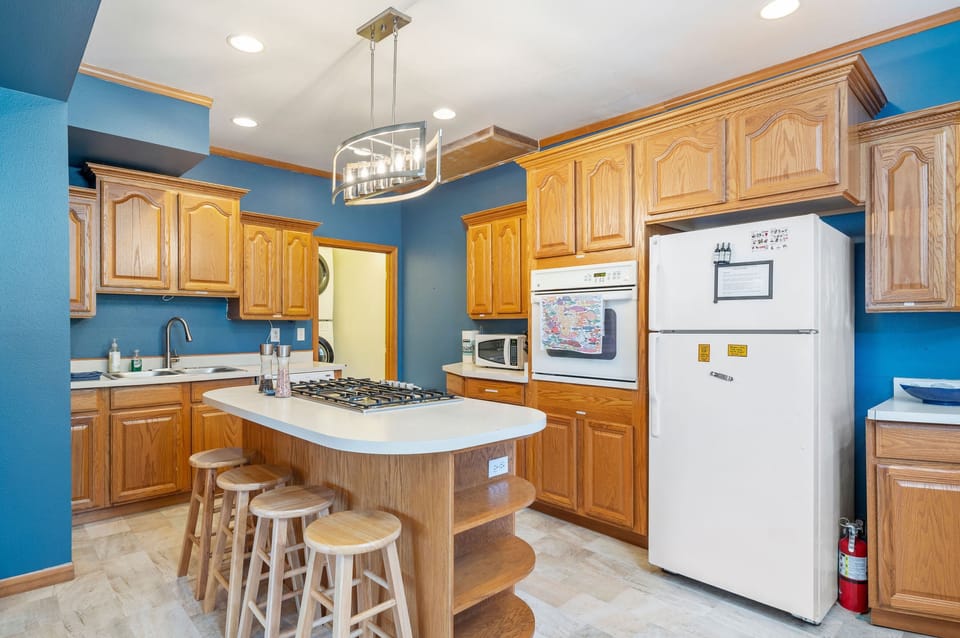 Kitchen with gas cooktop