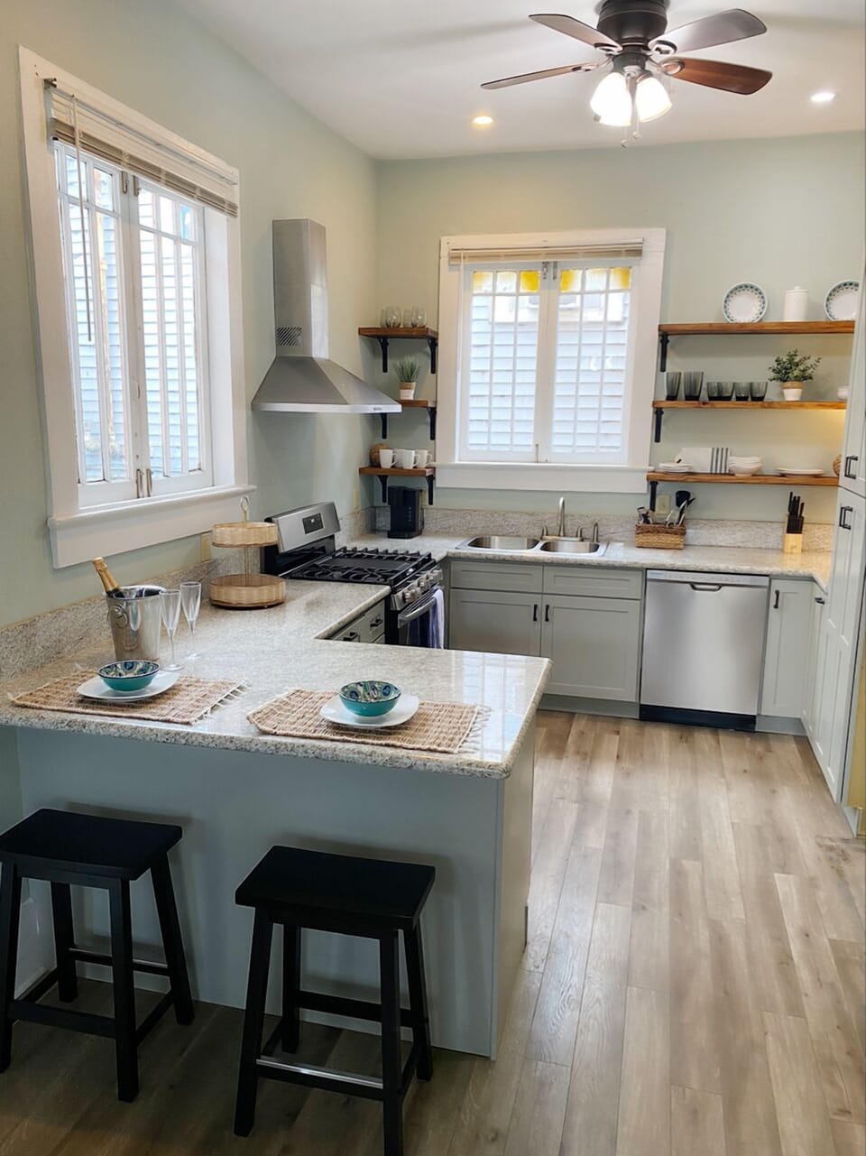 Full kitchen