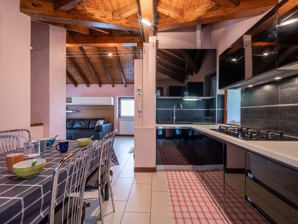 Water, Table, Tableware, Property, Sky, Furniture, Building, Window, Blue, Chair