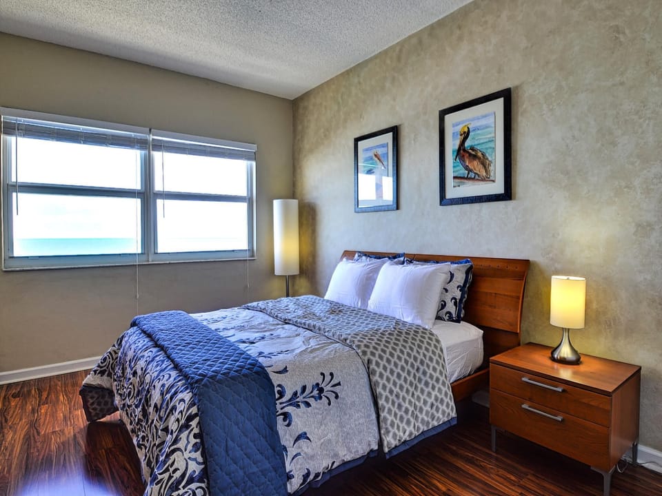 Queen size bed in bedroom